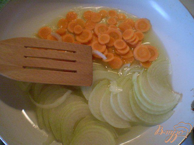 Фото приготовление рецепта: Рисово-томатный суп шаг №2