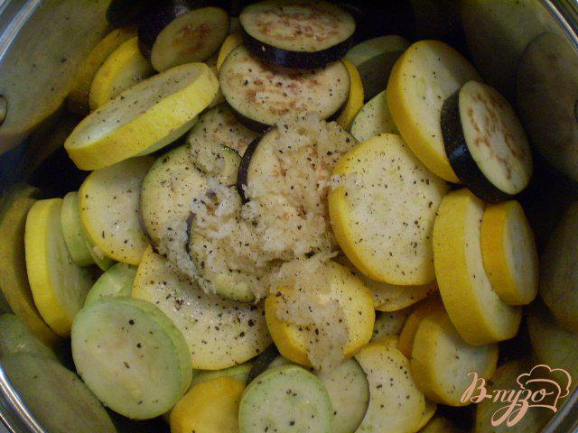 Фото приготовление рецепта: Запеченные овощи с чесноком шаг №2