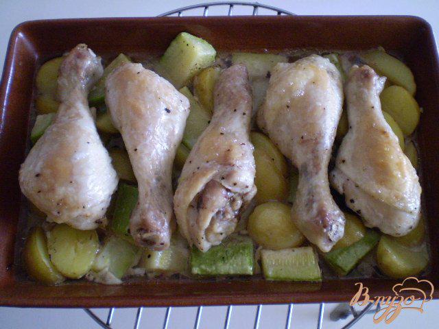 Фото приготовление рецепта: Курица с овощами в духовке шаг №4
