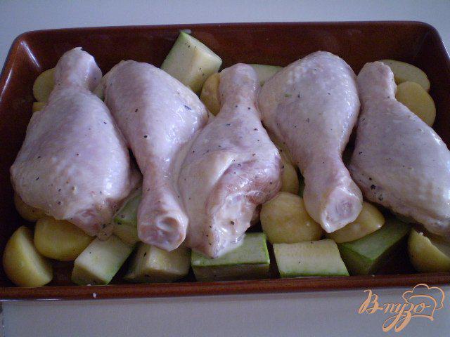 Фото приготовление рецепта: Курица с овощами в духовке шаг №3
