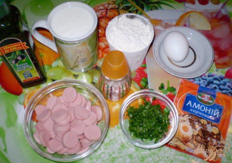 Фото приготовление рецепта: Оладьи с сосисками и зеленью шаг №1