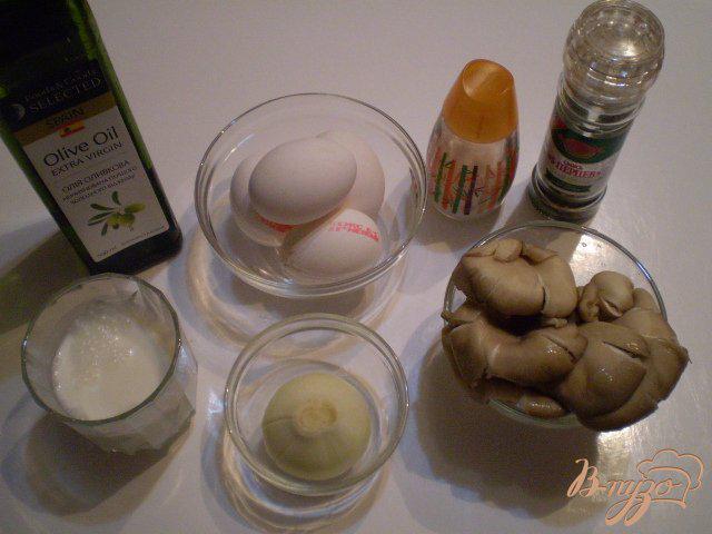 Фото приготовление рецепта: Омлет с грибами и сыром шаг №1