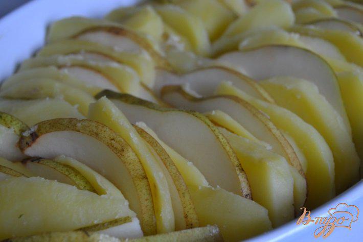 Фото приготовление рецепта: Запеканка из картофеля с грушами и утиными желудочками шаг №5