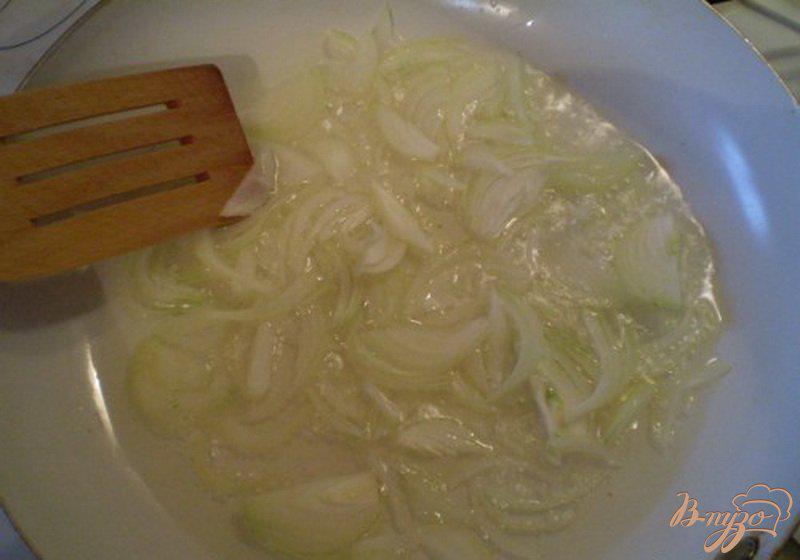 Фото приготовление рецепта: Салат из стручковой фасоли и свиных ушей шаг №2