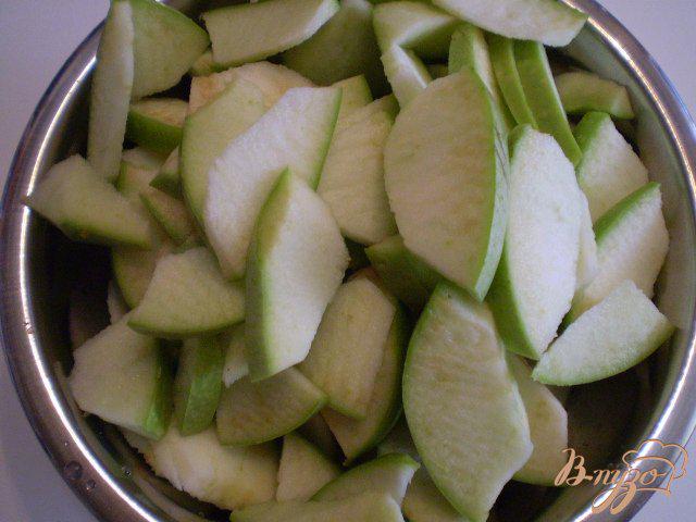Фото приготовление рецепта: Яблочно-шиповниковый компот шаг №3