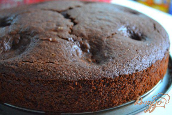 Фото приготовление рецепта: Шоколадный пирог с творожными шариками шаг №9