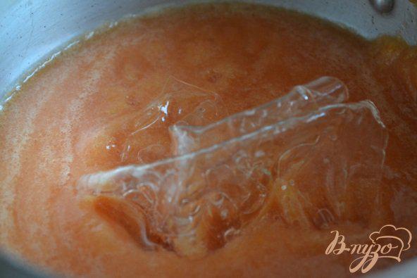 Фото приготовление рецепта: Закуска из свежего огурца с томатным желе шаг №3