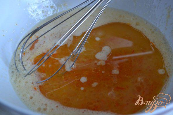 Фото приготовление рецепта: Апельсиновый кекс с  кусочками белого шоколада шаг №2