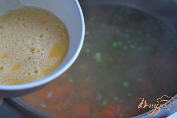 Фото приготовление рецепта: Яичный суп для детского меню шаг №5