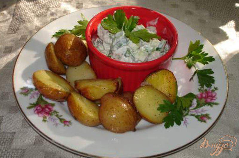 Фото приготовление рецепта: Картофель с селедочным салатом шаг №6