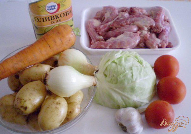 Фото приготовление рецепта: Куриные шейки с овощами шаг №1