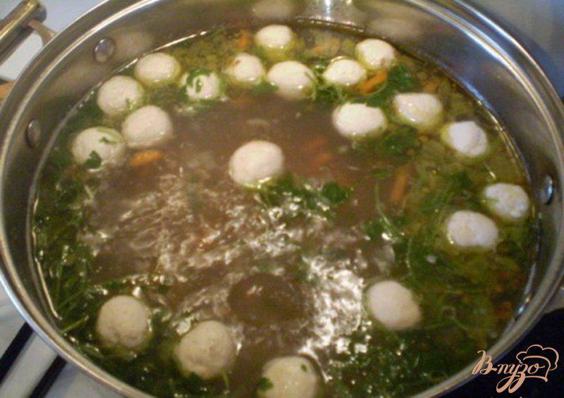 Фото приготовление рецепта: Гречневый суп с мясными шариками шаг №7