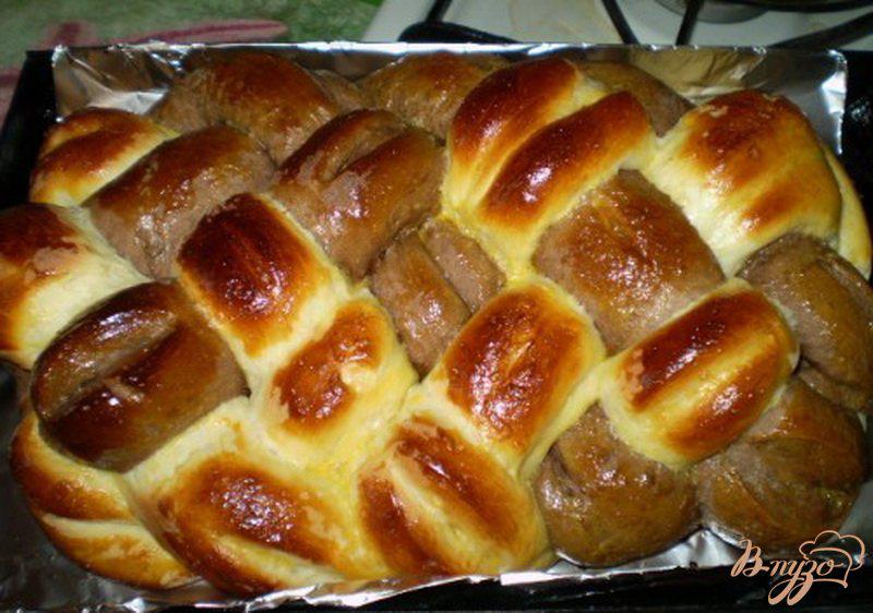 Фото приготовление рецепта: Мраморный дрожжевой сладкий хлеб + косичка из 6 жгутов шаг №9