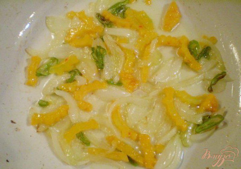 Фото приготовление рецепта: Овощной салат с горькой тыквой шаг №3