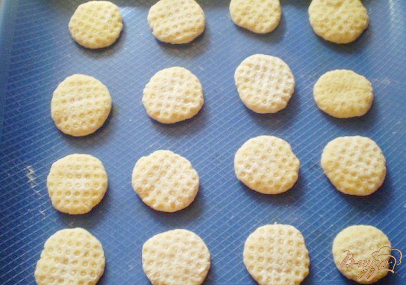 Фото приготовление рецепта: Печенье с ароматом клубники шаг №5