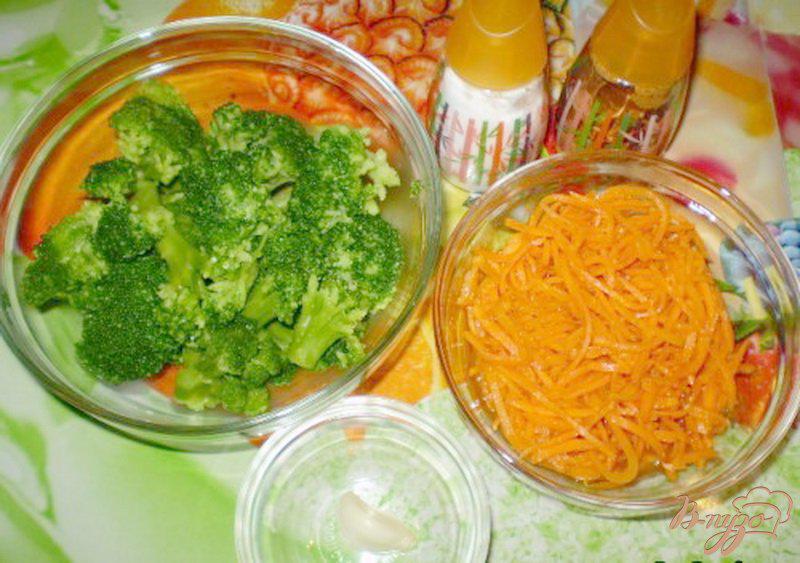 Фото приготовление рецепта: Салат из брокколи и моркови по-корейски шаг №2
