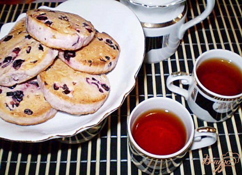 Фото приготовление рецепта: Печенье со смородиной и грецким орехом шаг №7