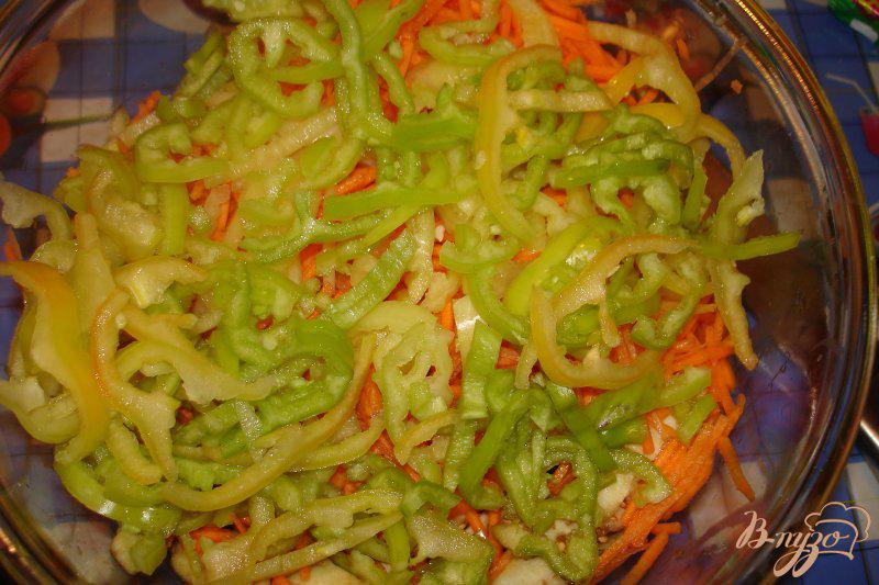 Фото приготовление рецепта: Острый салат из синенький и морковки шаг №3
