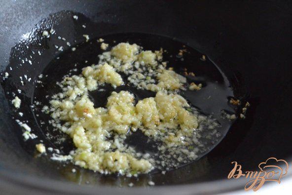 Фото приготовление рецепта: Спагетти с брокколи и чесночным соусом шаг №4