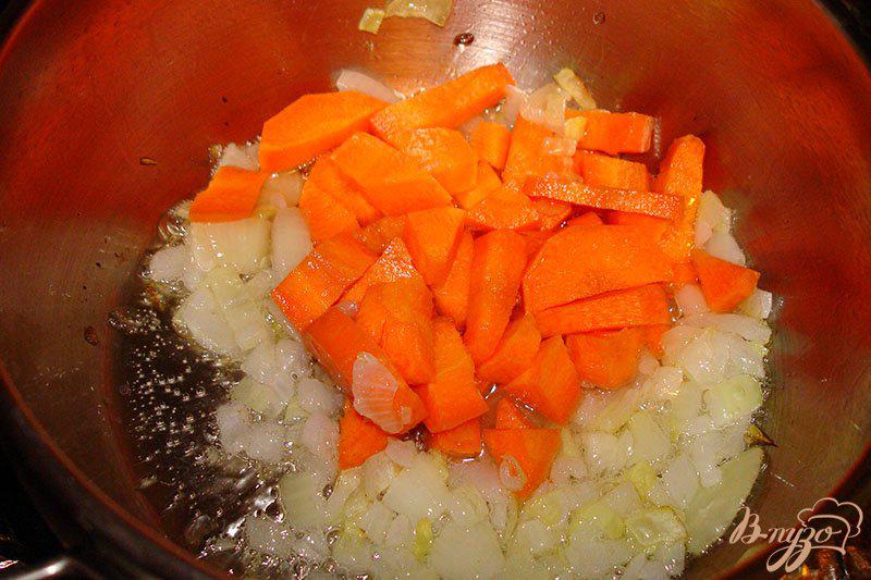 Фото приготовление рецепта: Суп из кабачков с гренками шаг №3