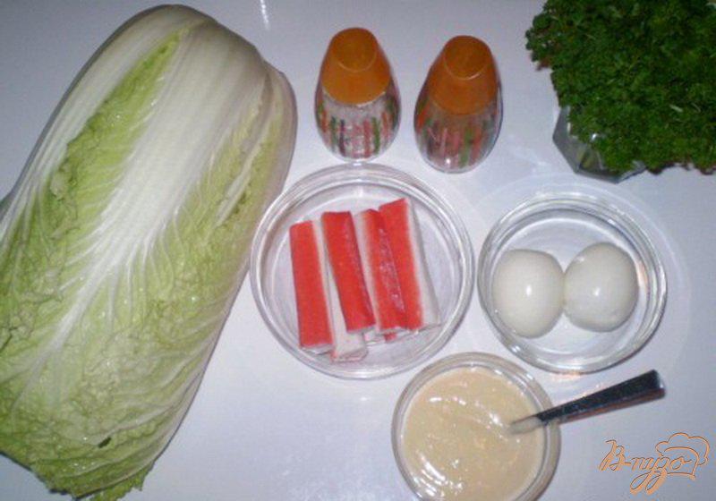 Фото приготовление рецепта: Салат из пекинской капусты и крабовых палочек шаг №1