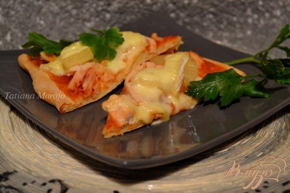 Фото приготовление рецепта: Пицца с куриным мясом и ананасом шаг №6