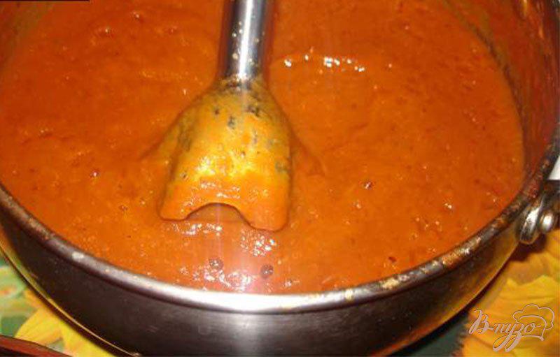 Фото приготовление рецепта: Домашний томатный соус к мясу шаг №3