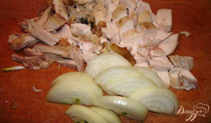 Фото приготовление рецепта: Паста с курицей и грибами в сливочном соусе шаг №1