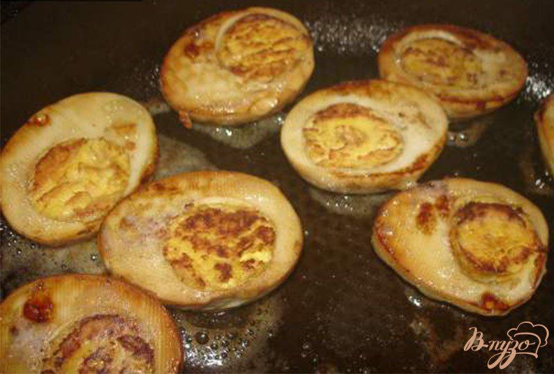 Фото приготовление рецепта: Яйца по-сардски шаг №6