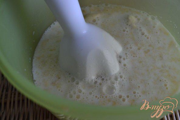 Фото приготовление рецепта: Банановое молоко с медом шаг №3