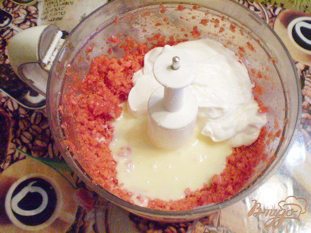 Фото приготовление рецепта: Клубничное мороженое шаг №3