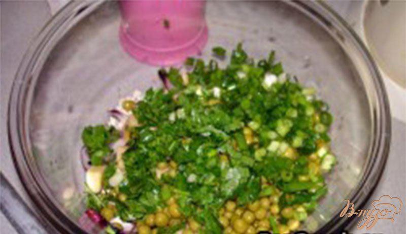 Фото приготовление рецепта: Cырный салат с курицей шаг №5