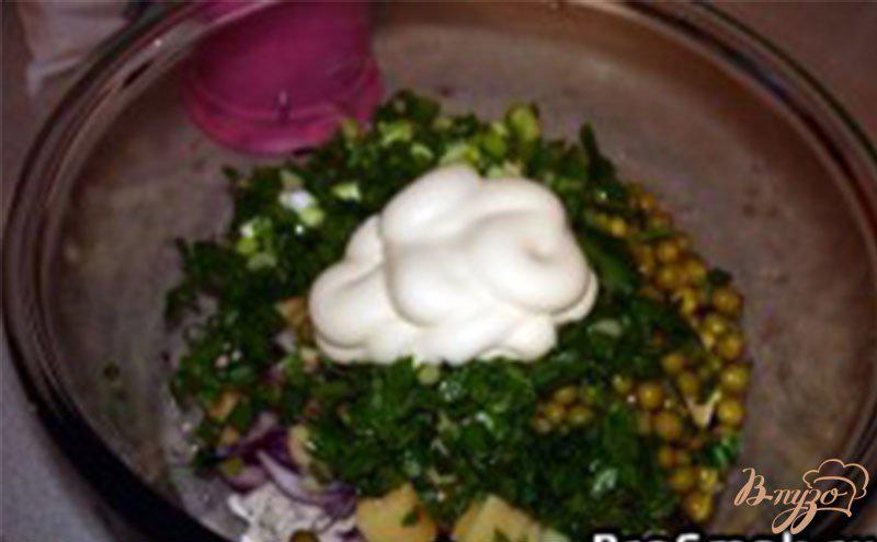 Фото приготовление рецепта: Cырный салат с курицей шаг №6