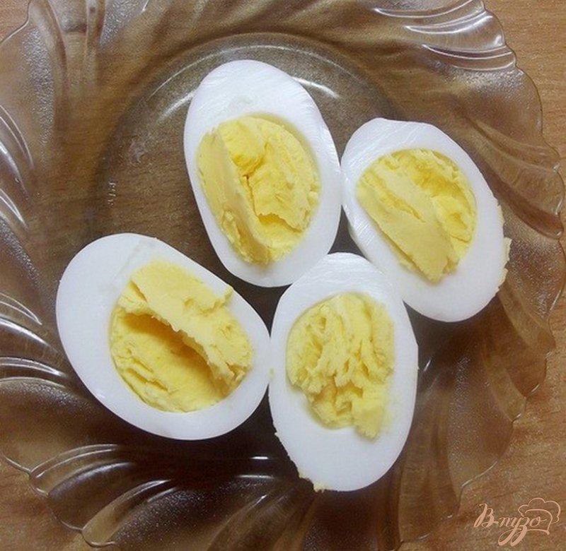 Фото приготовление рецепта: Украинская закуска из яиц с салом и чесноком шаг №1