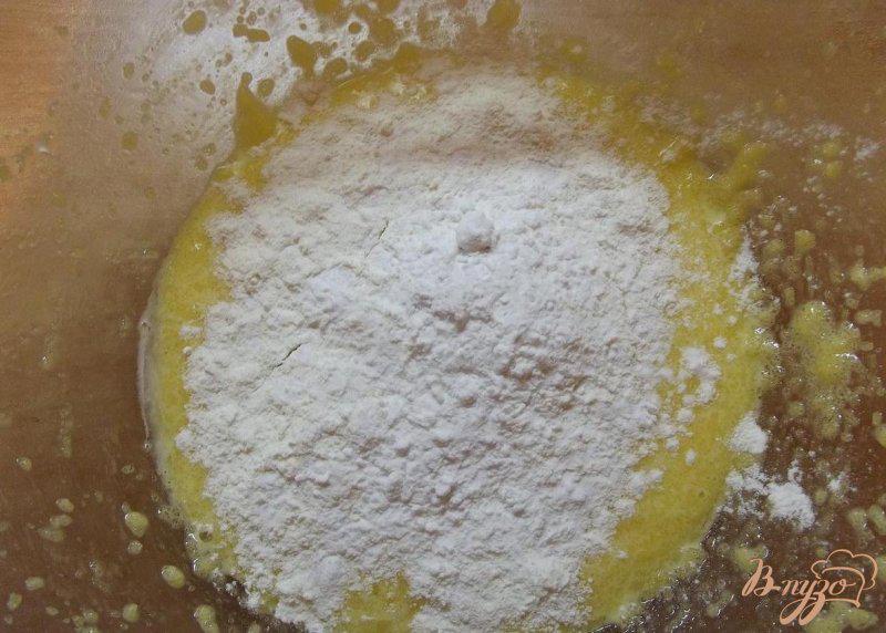 Фото приготовление рецепта: Бабушкин наполеон с грецкими орехами шаг №3