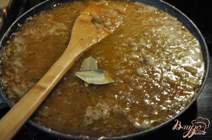 Фото приготовление рецепта: Луковый суп на пиве Guinness шаг №3