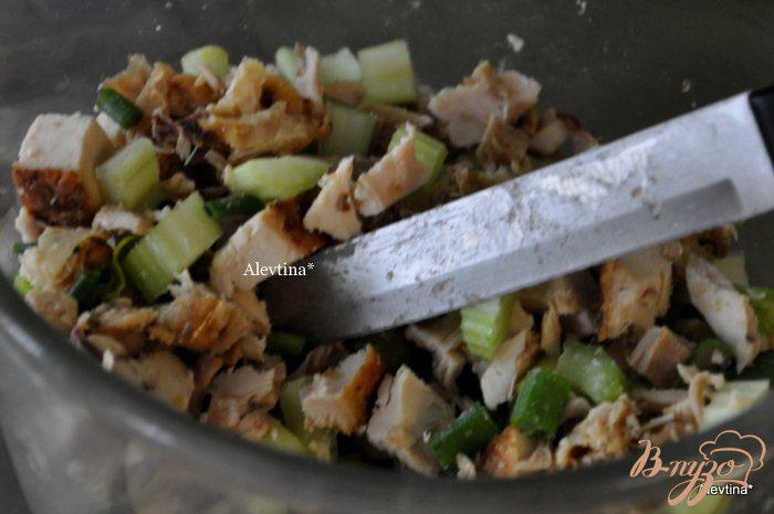 Фото приготовление рецепта: Салат куриный с хреном шаг №2