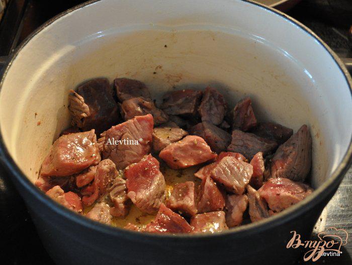 Фото приготовление рецепта: Тушеная говядина с мускатной тыквой и фасолью шаг №2