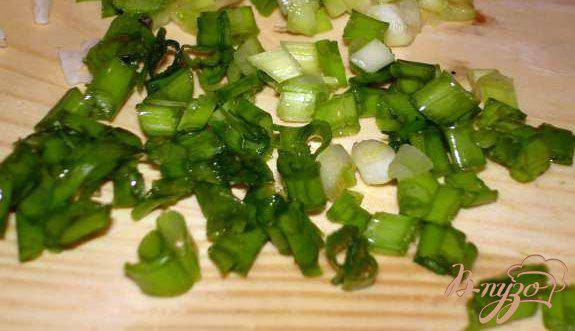 Фото приготовление рецепта: Быстрый салат из капусты с сельдереем шаг №3