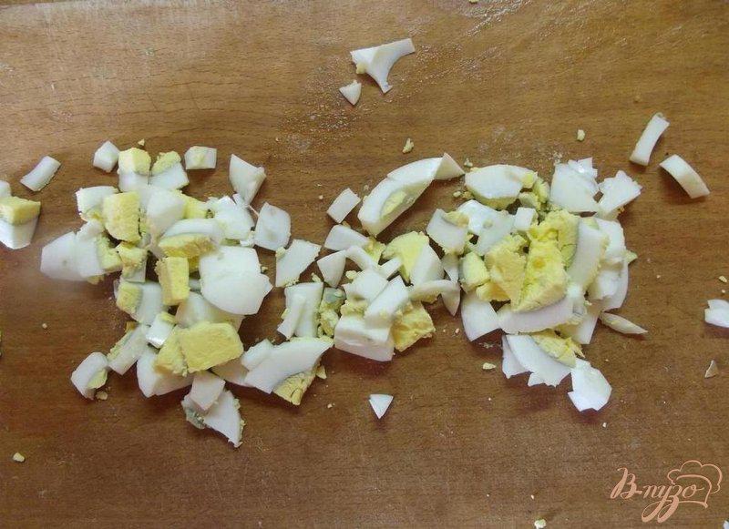 Фото приготовление рецепта: Оливье с кальмарами и креветками шаг №2