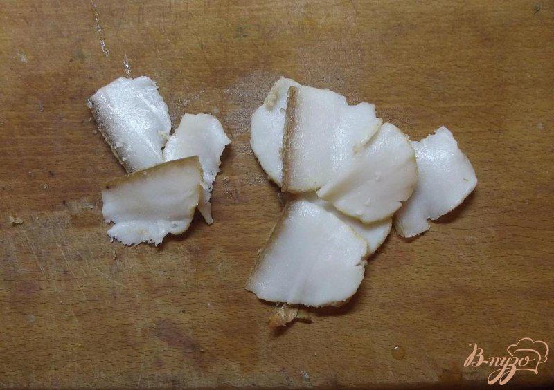 Фото приготовление рецепта: Рассыпчатый картофель с томатом на свином сале шаг №2