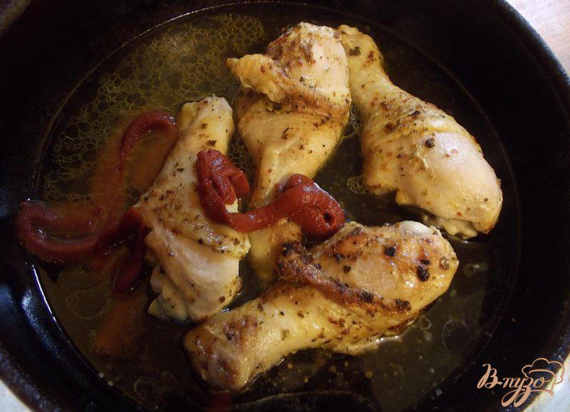 Фото приготовление рецепта: Куриные ножки в пикантном соусе шаг №3