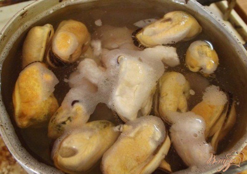 Фото приготовление рецепта: Салат из ламинарии с морепродуктами шаг №2