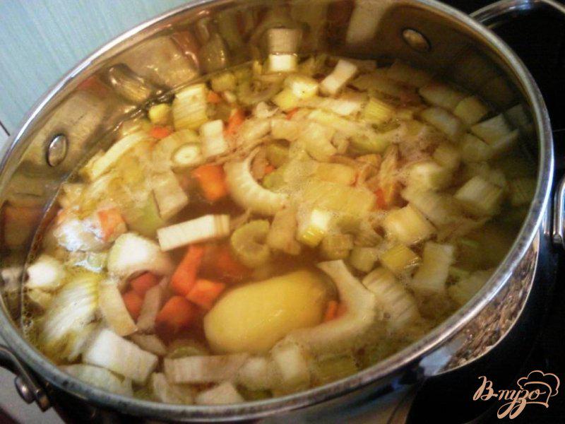 Фото приготовление рецепта: Овощной суп пюре с грибами шаг №3