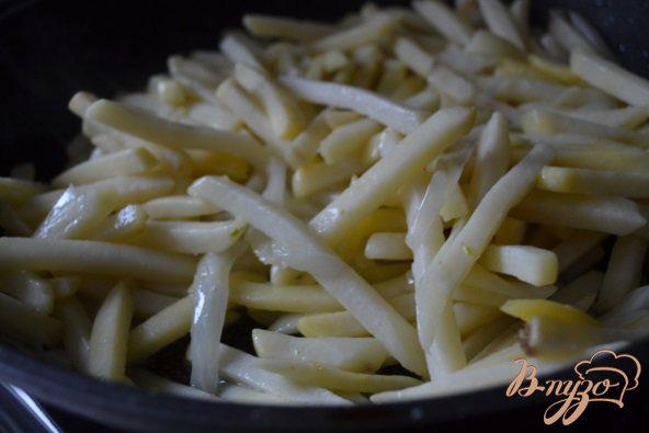 Фото приготовление рецепта: Жареный картофель с фенхелем и ветчиной шаг №2