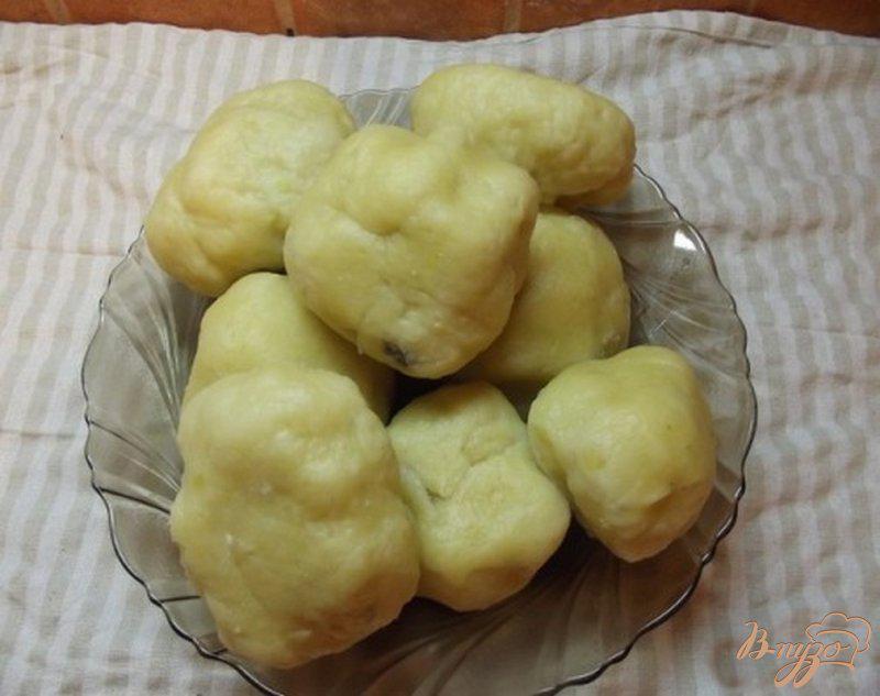 Фото приготовление рецепта: Шарики из картофеля под вишневым соусом шаг №8
