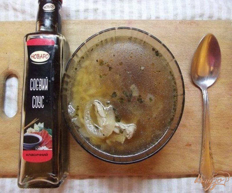 Фото приготовление рецепта: Суп с соевым соусом шаг №7