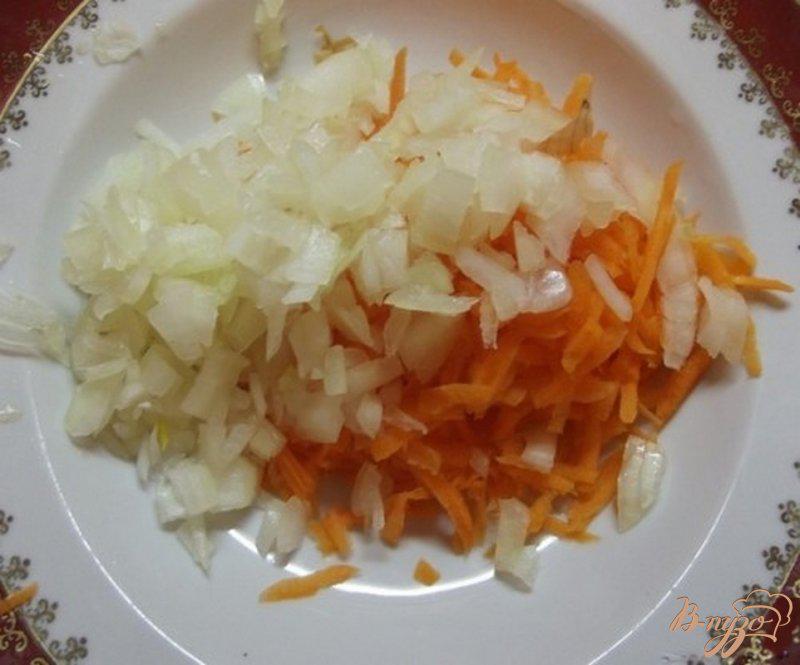Фото приготовление рецепта: Рис с соевым соусом и овощами шаг №3