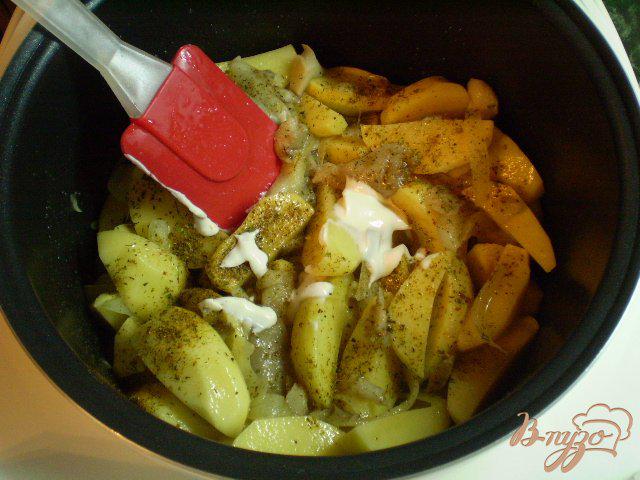 Фото приготовление рецепта: Картофель с грибами шаг №5