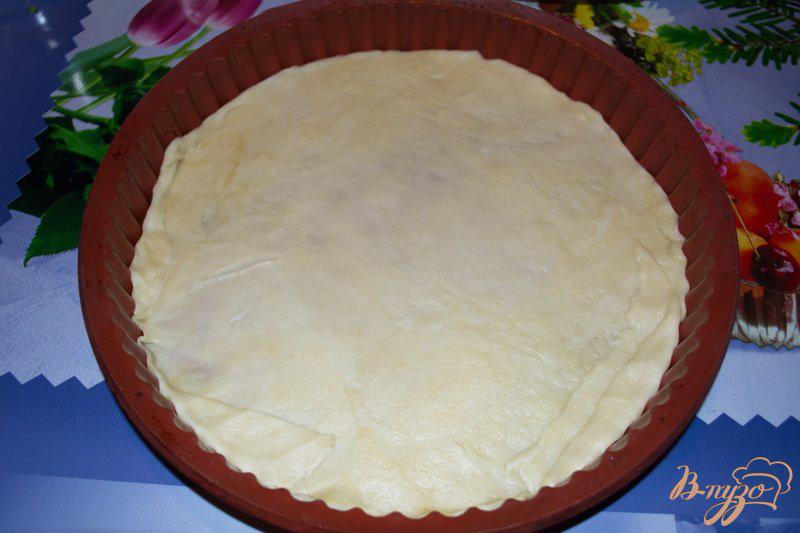 Фото приготовление рецепта: Тропическая пицца с соусом шаг №6